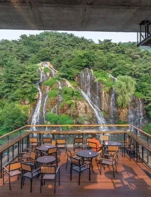 cafe-overlooking-the